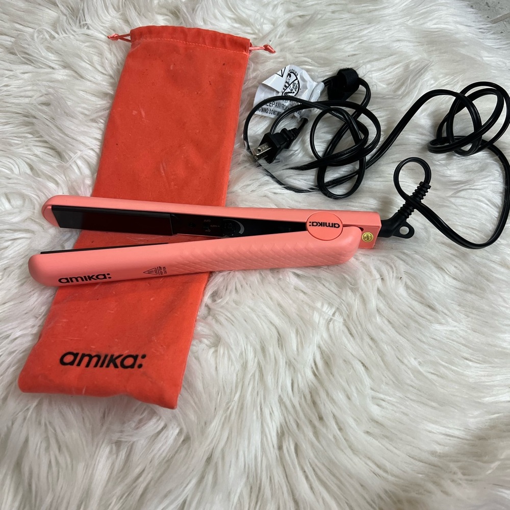 AMIKA